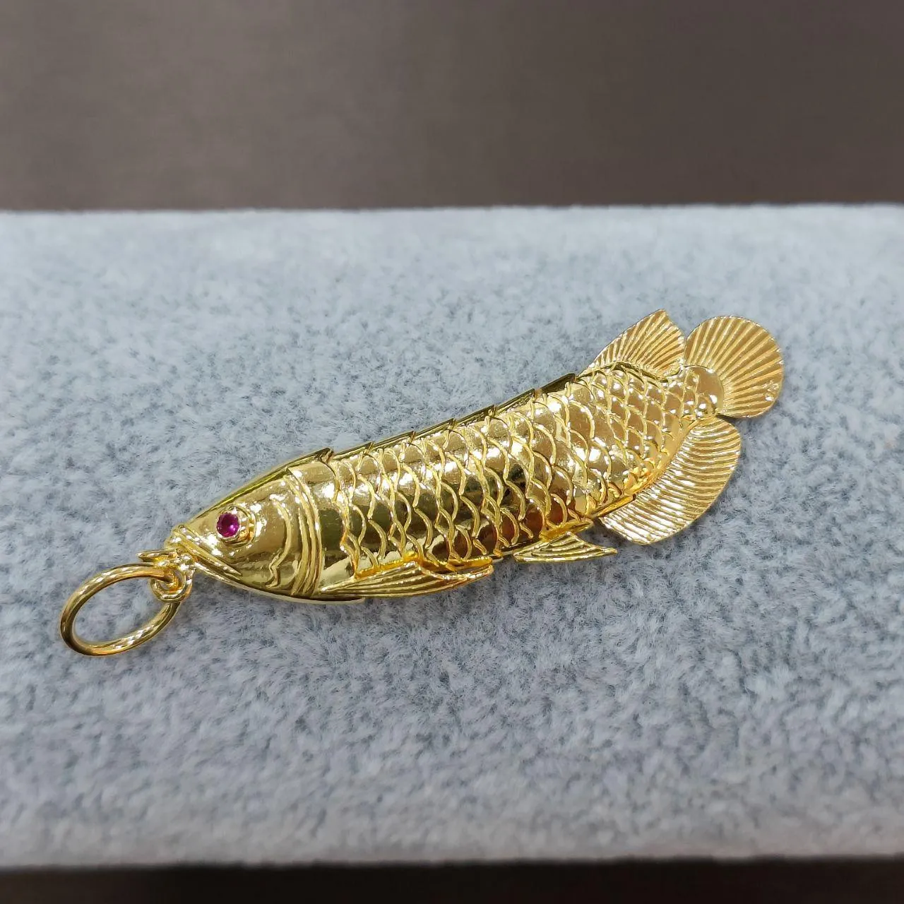 Gold Arowana Pendant in 22k 916 Gold - Elegant and Exquisite Aquarium Fish Jewelry