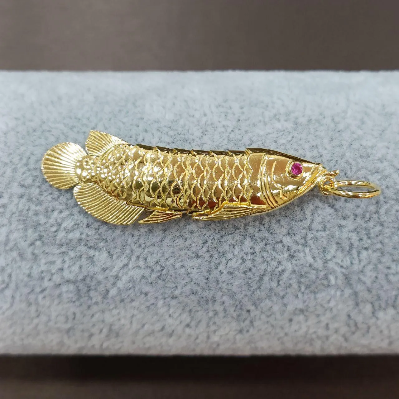 Gold Arowana Pendant in 22k 916 Gold - Elegant and Exquisite Aquarium Fish Jewelry