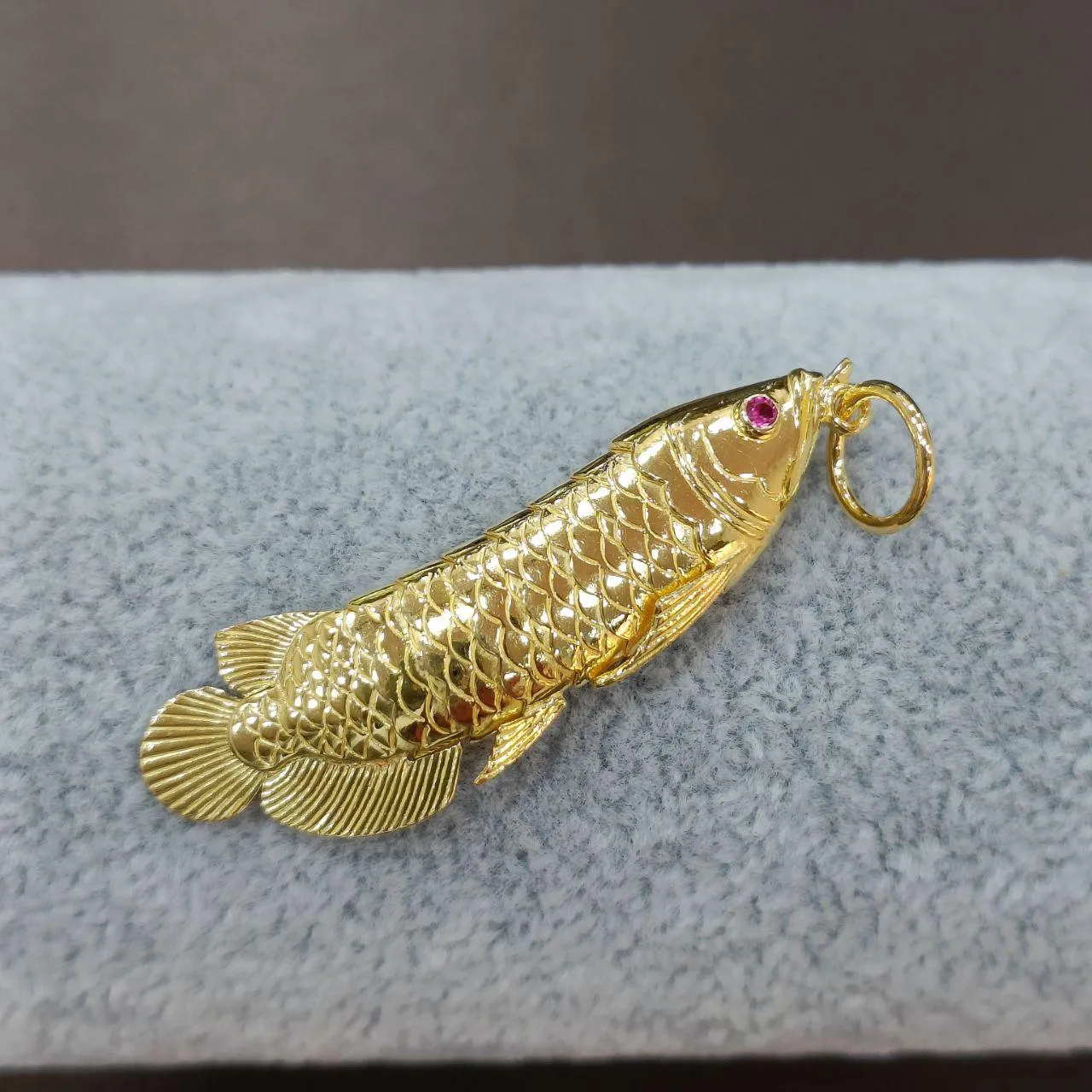 Gold Arowana Pendant in 22k 916 Gold - Elegant and Exquisite Aquarium Fish Jewelry