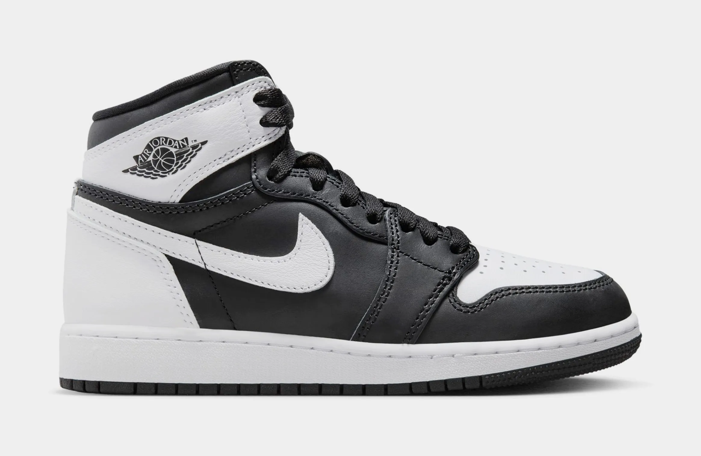 Air Jordan 1 Retro High OG Grade School Lifestyle Shoes (Black/White)