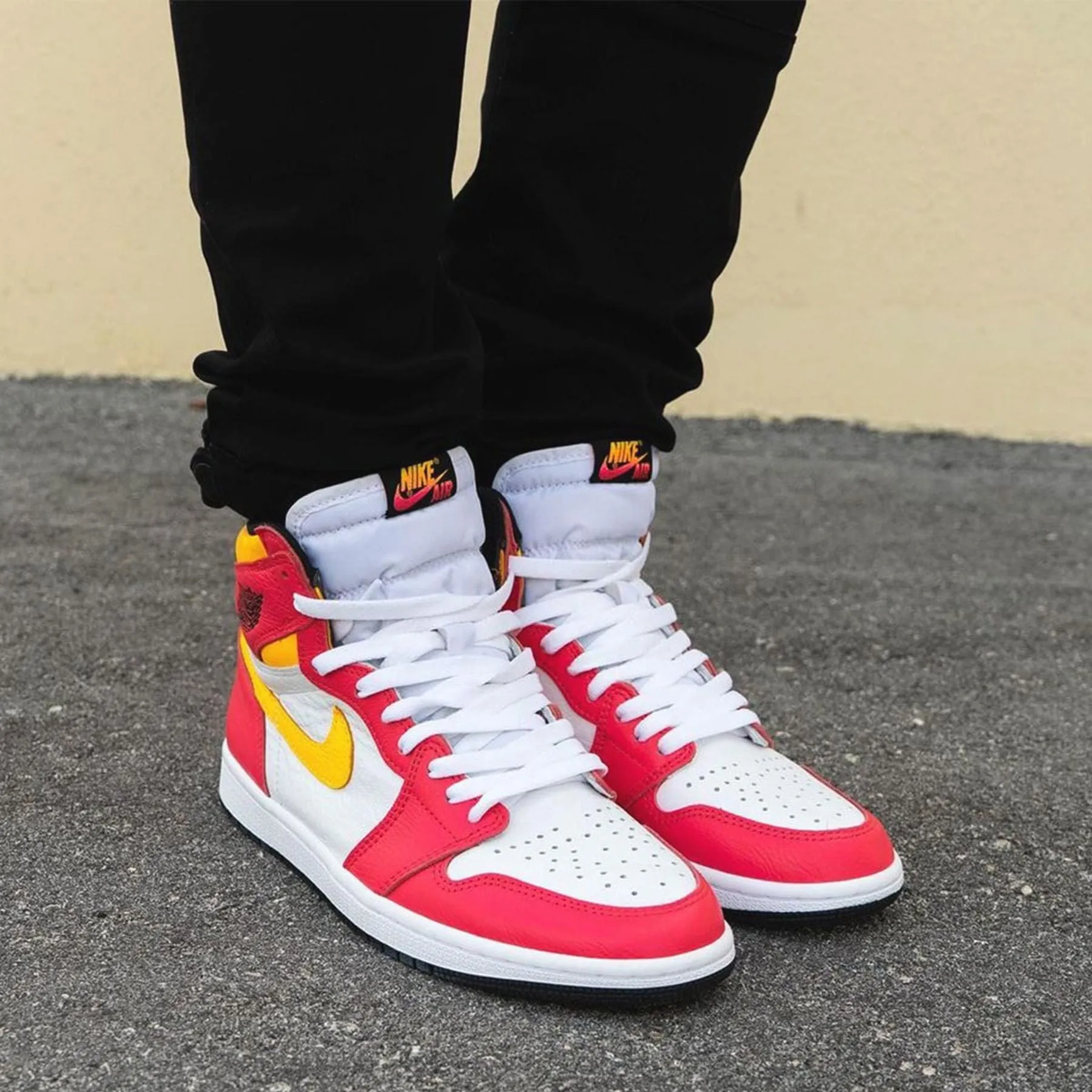 Air Jordan 1 Retro High OG 'Light Fusion Red'