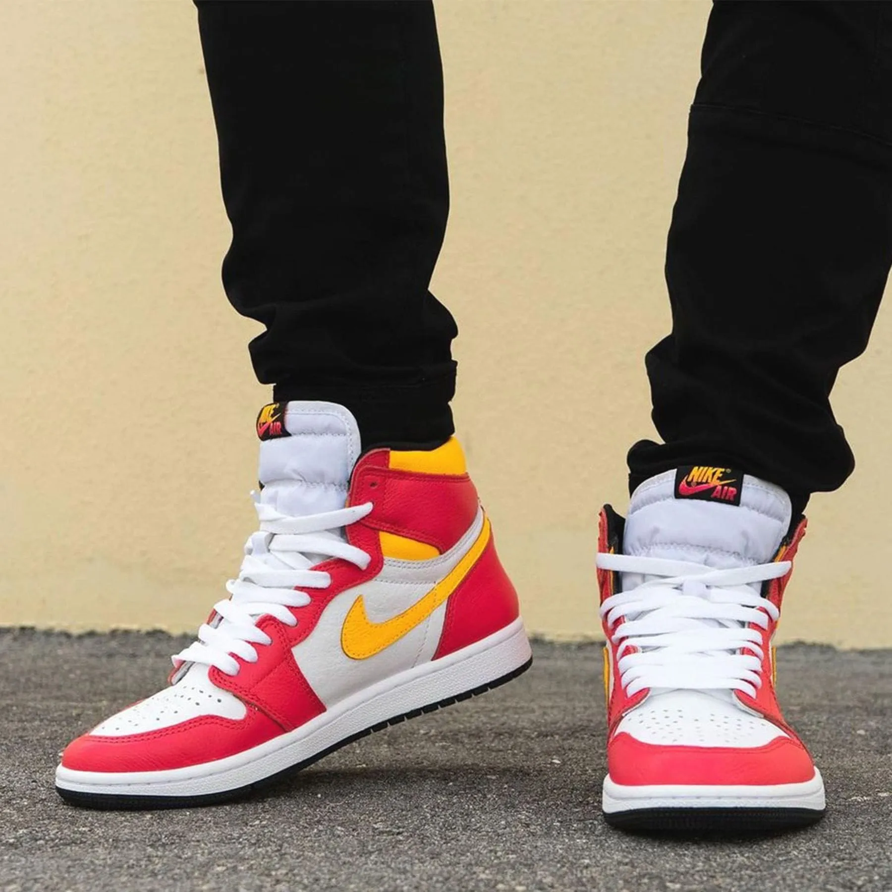 Air Jordan 1 Retro High OG 'Light Fusion Red'