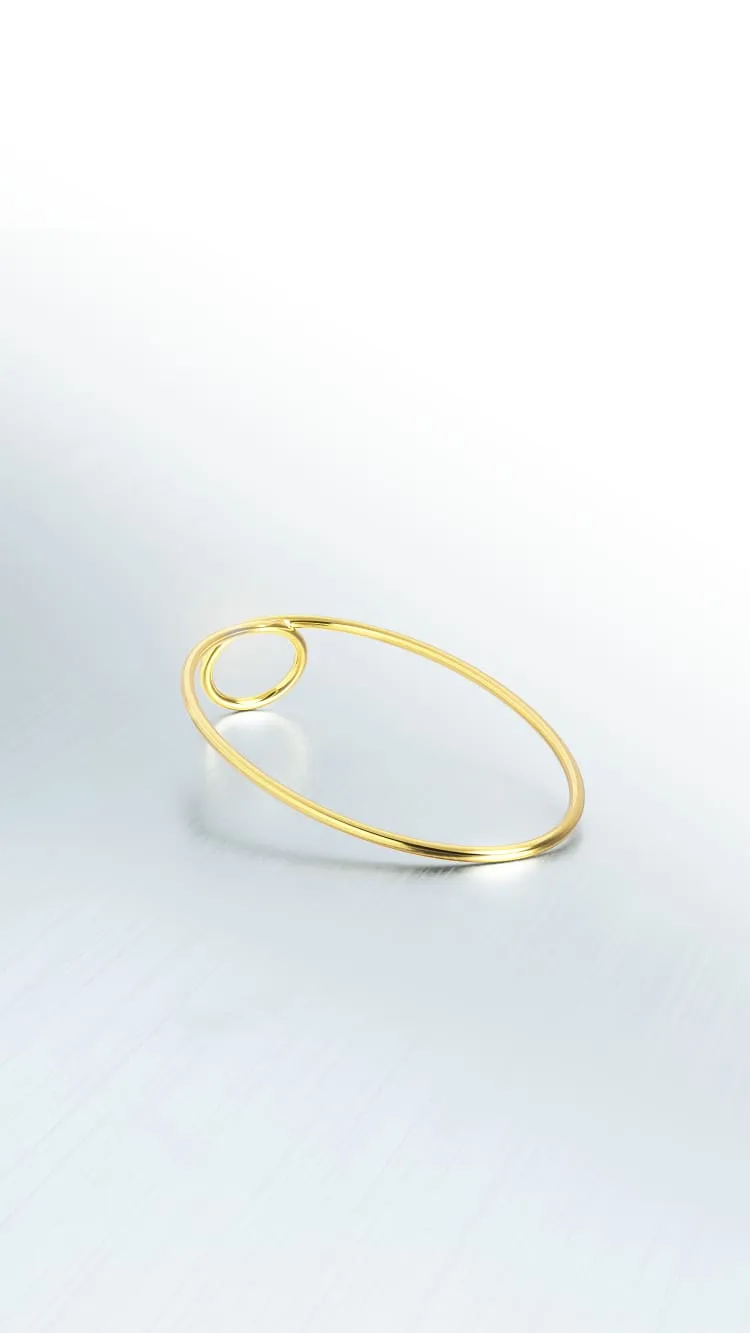 Circle ring in gold