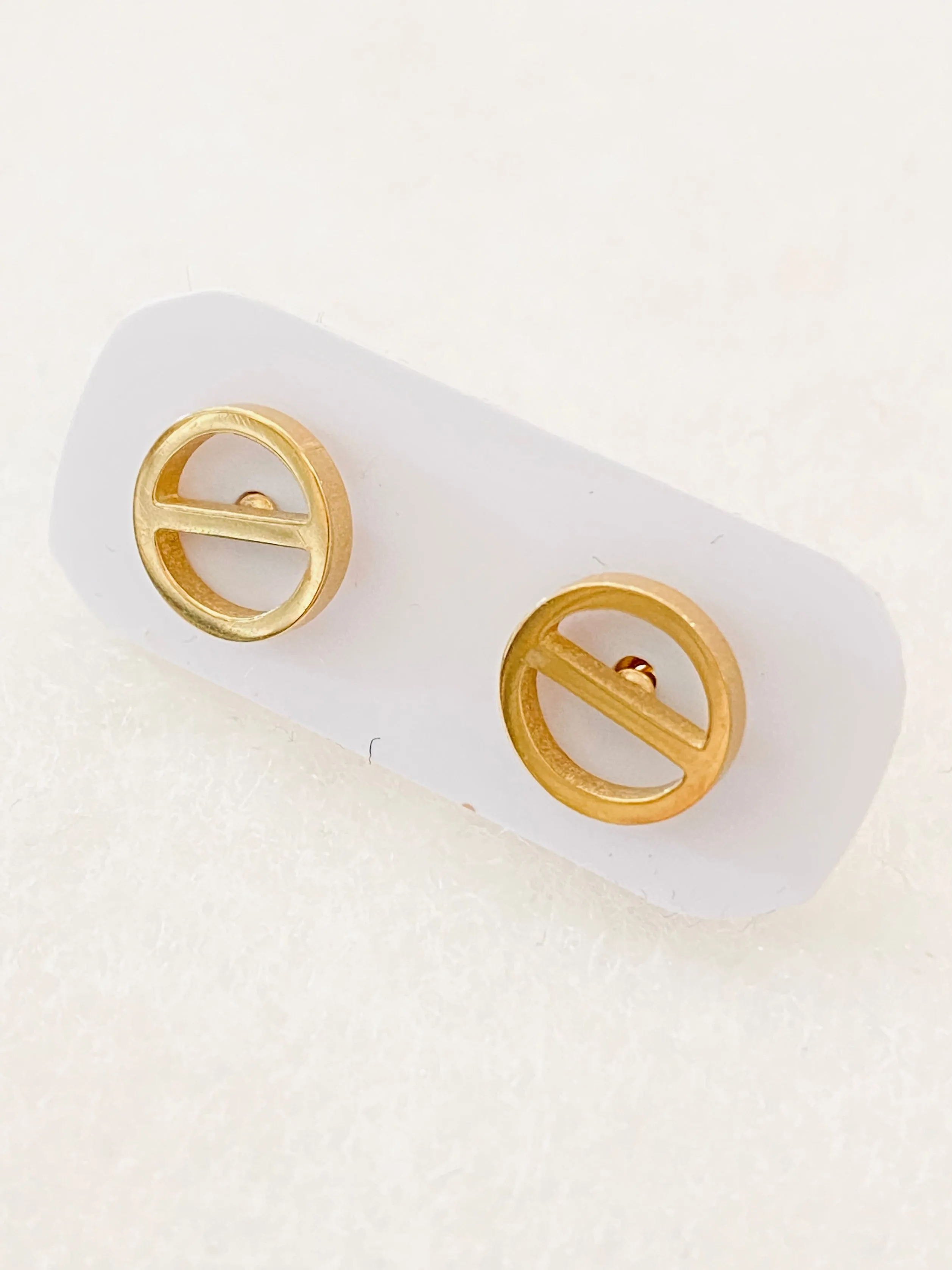 Dainty Modern Circle Stud Earrings