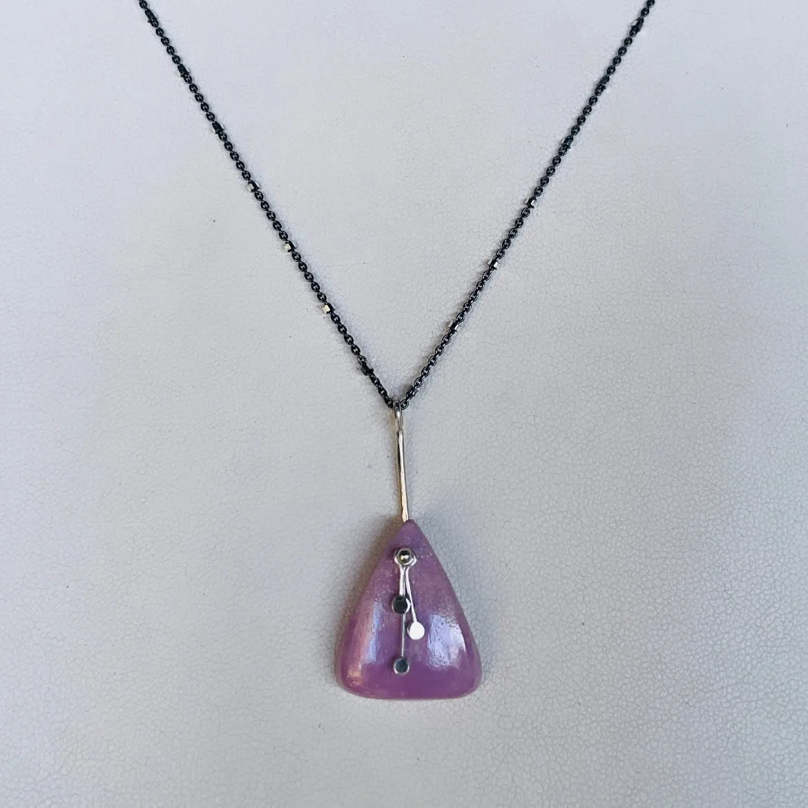 Pendulum Dots triangle purpurite